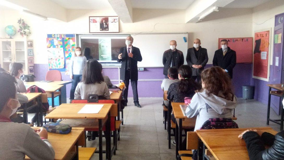 İlçe Milli Eğitim Müdürümüz Sn. Ahmet ACAR, yüz yüze eğitime başlayan Çavdır İlkokulu  ve Bayır İlkokulu öğrencilerini ziyaret ederek heyecanlarına ortak oldu.